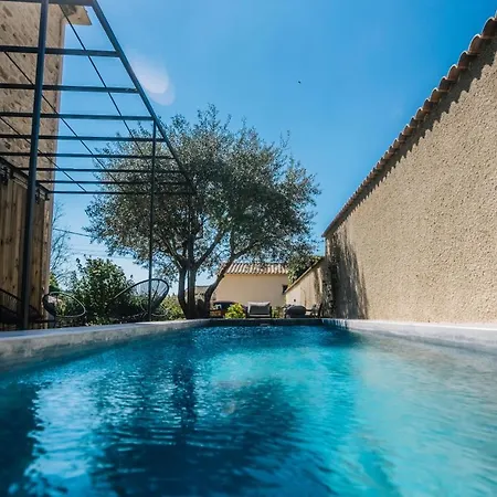Maison De Village Avec Piscine Feriehus