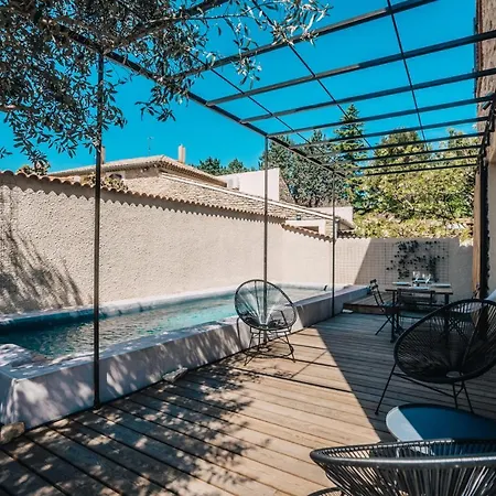 Hébergement de vacances Maison De Village Avec Piscine Orsan