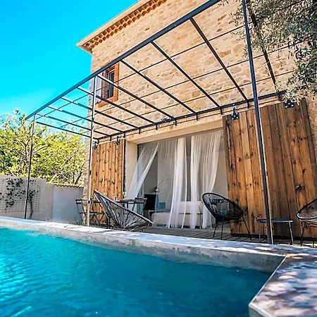 Hébergement de vacances Maison De Village Avec Piscine