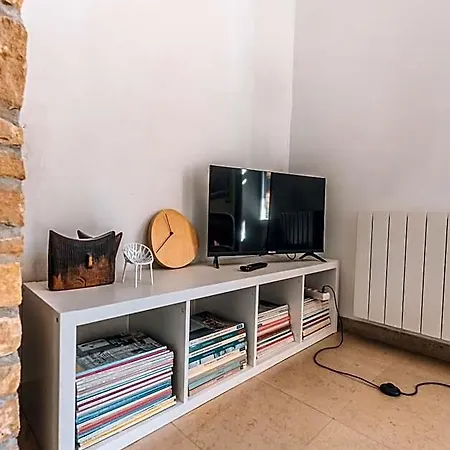 Hébergement de vacances Maison De Village Avec Piscine Orsan
