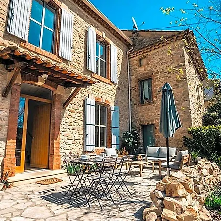 Maison De Village Avec Piscine Hébergement de vacances *