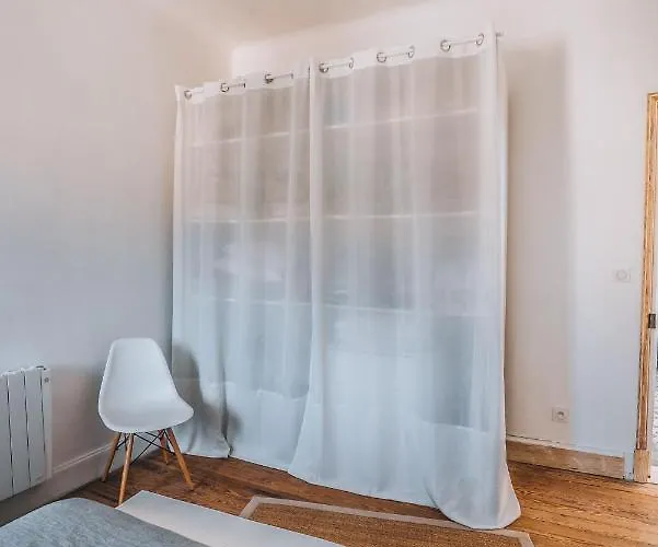 Maison De Village Avec Piscine 別荘 *